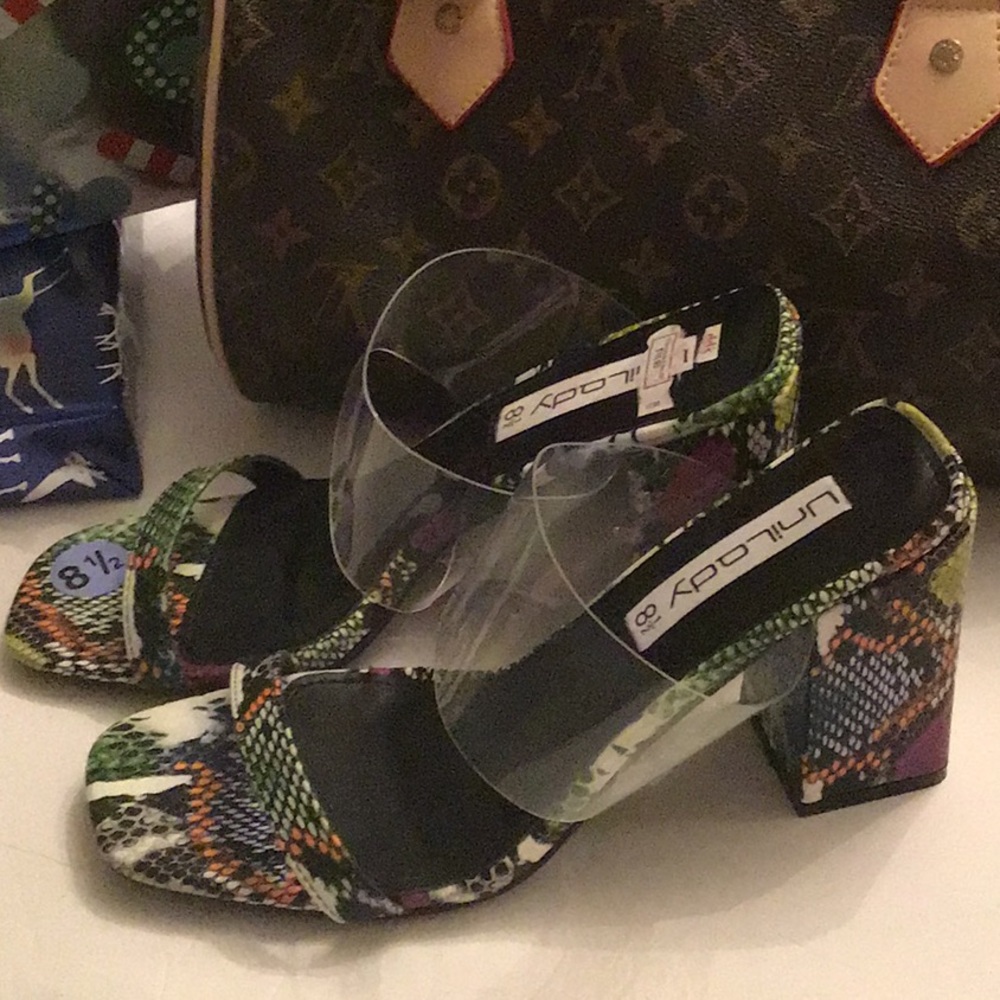 Shoes - Picture 2 of 4